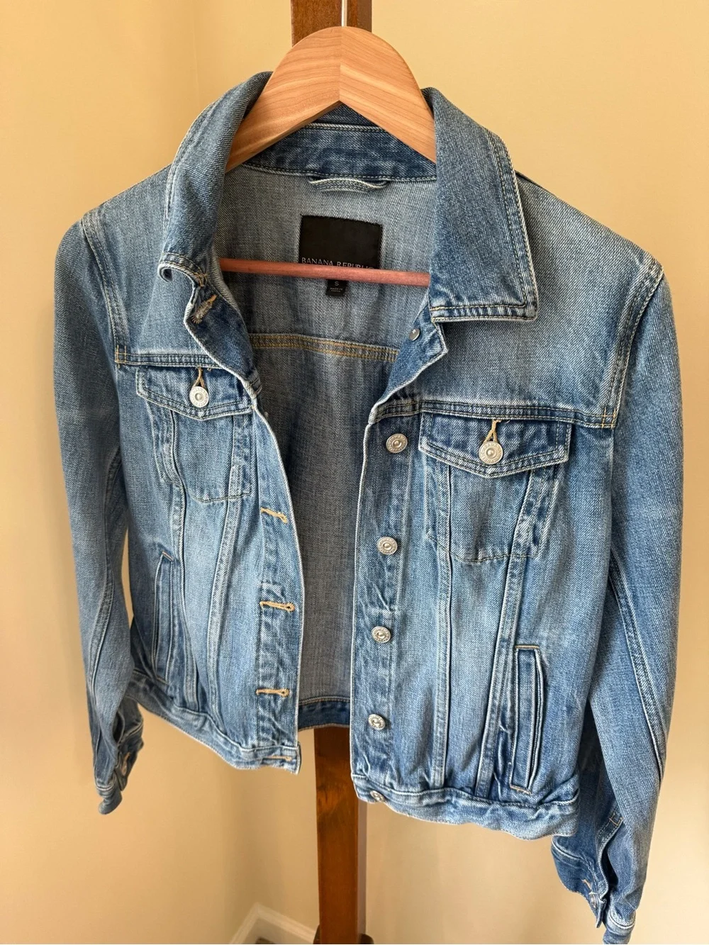 Banana Republic tailored trucker
